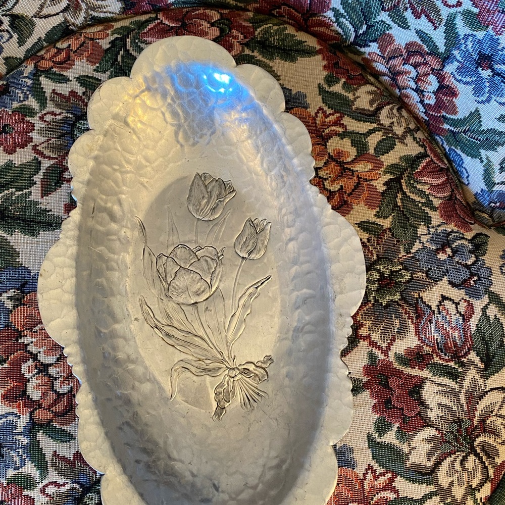 Vintage Rodney Kent silver co. hand wrought aluminum tulip bread tray.